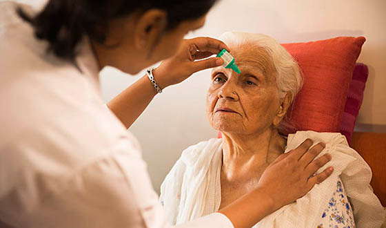 cataract treatment in Noida